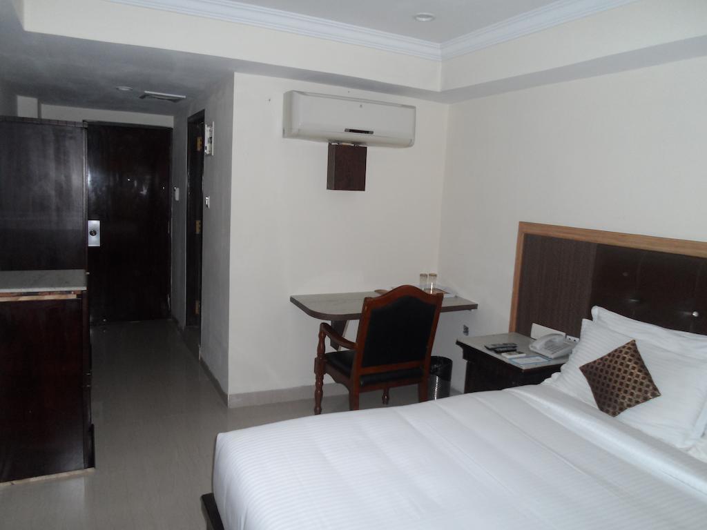 Capital O Hotel Central Park Near Birla Mandir Hyderabad Esterno foto